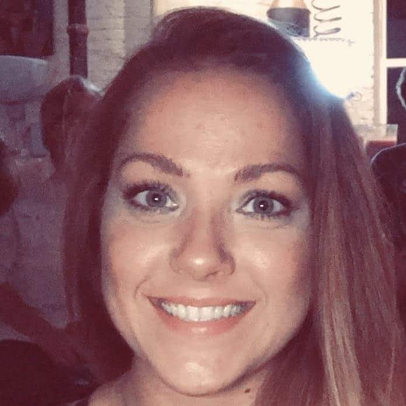 Meet your Posher, Naomi - Picture 1 of 1